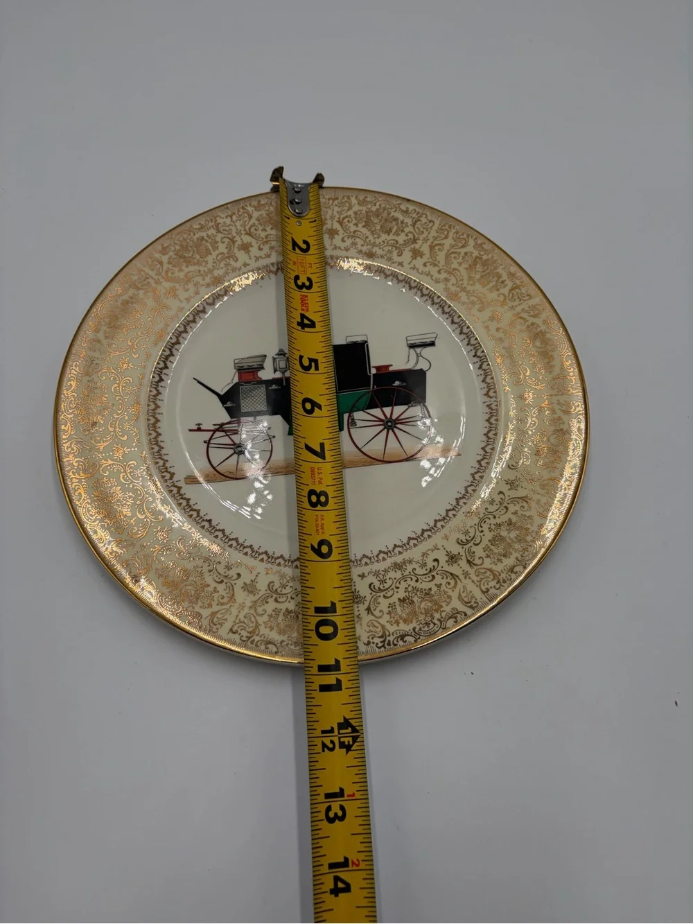 Decorative Carriage Motif Ceramic Dinner Plate in Cream and Green 23K Gold Trim